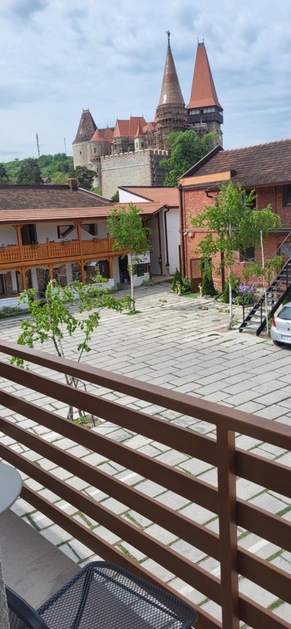 Pensiunea Hanul Huniazilor Hunedoara Exterior photo