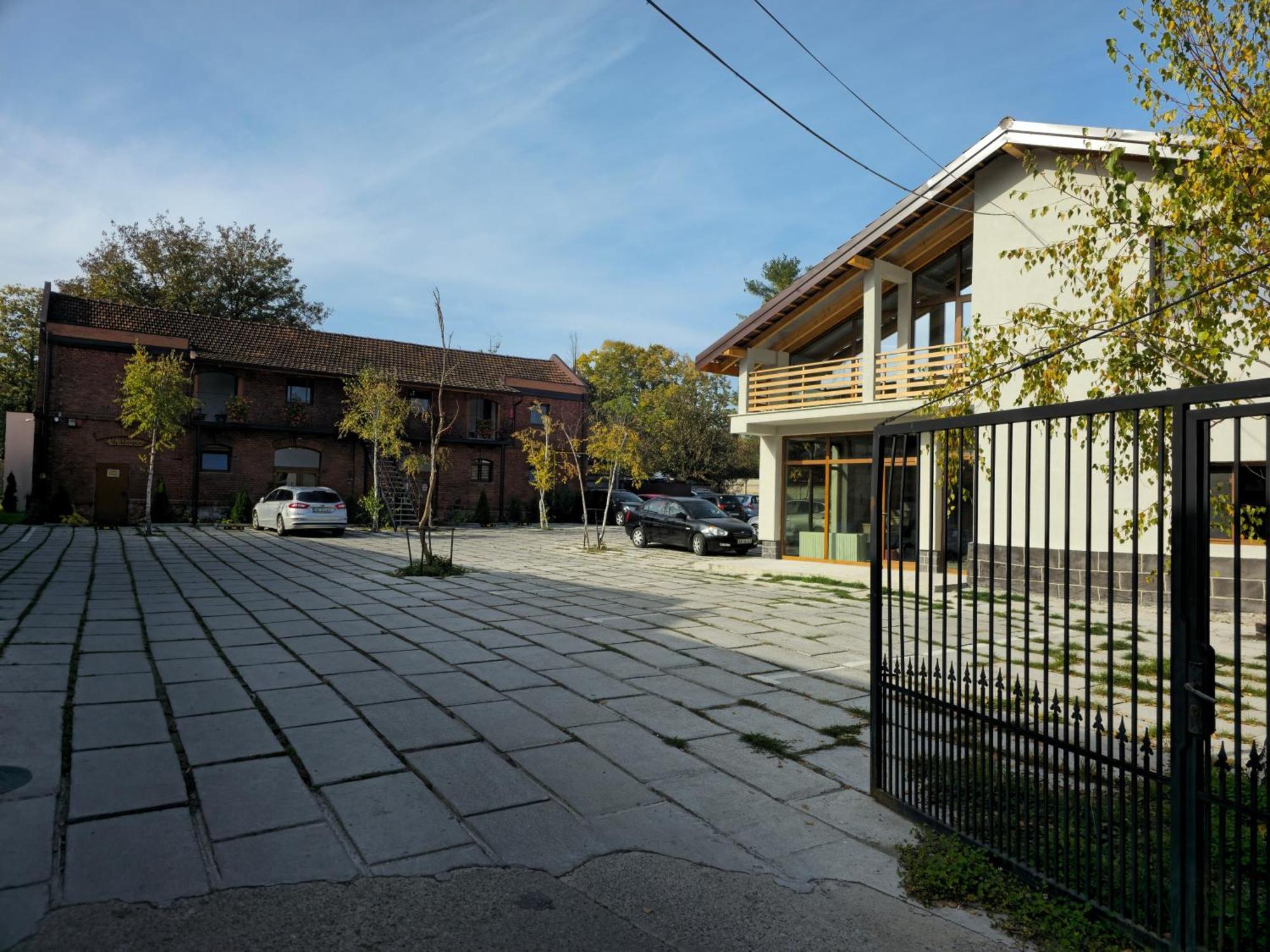 Pensiunea Hanul Huniazilor Hunedoara Exterior photo